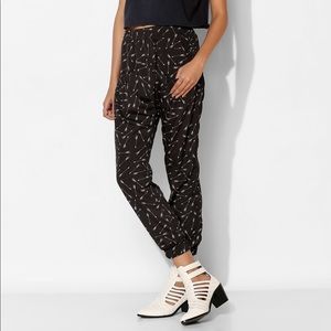Arrow print perfect pant